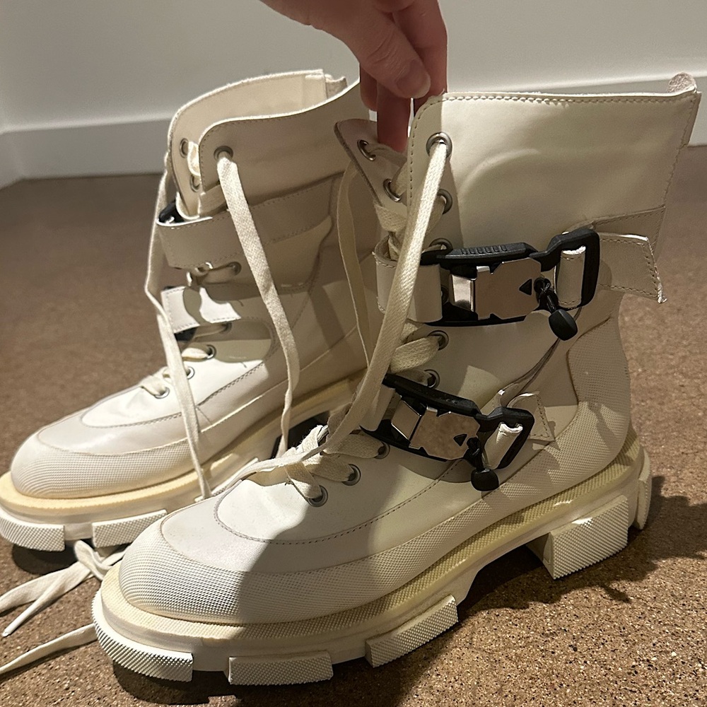 “BOTH” Gao white boots. Worn once. Size 38